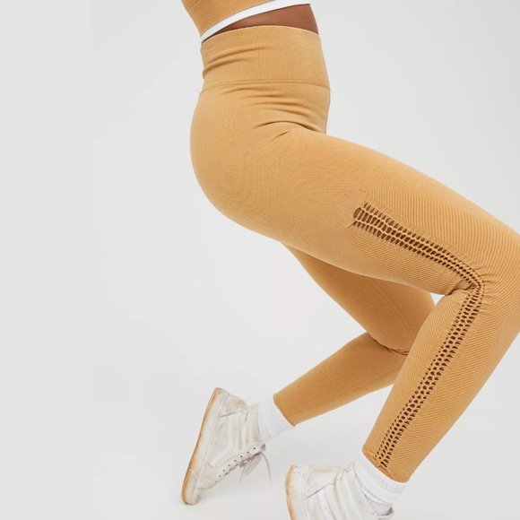 aerie OFFLINE Seamless Macrame High Waisted 7/8 Leggings - Picture 14 of 14